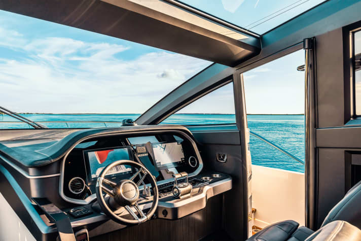 boot/pearl-72-interior-17_d029792598d4850c2c8c0fd72bc294f1