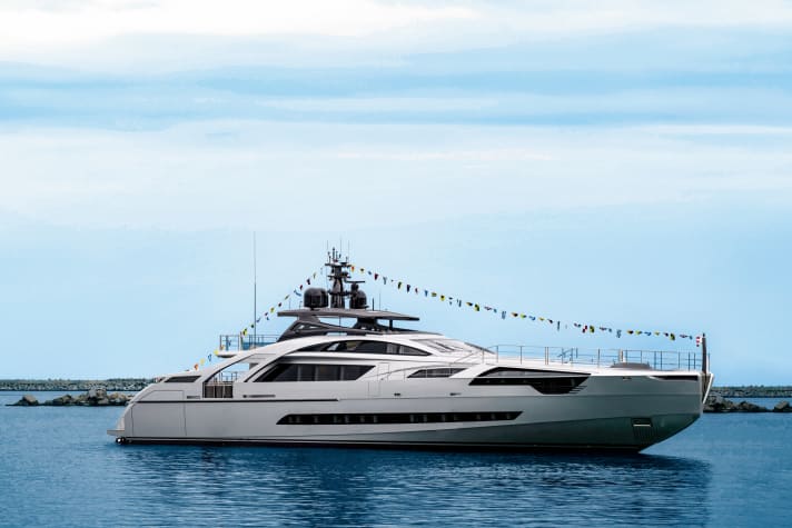 Pershing: Die dritte 140 ist aus Alu, 43 Meter lang, 38 Knoten schnell und entstand in Ancona auf der Superyacht-Werft der Ferretti-Gruppe.