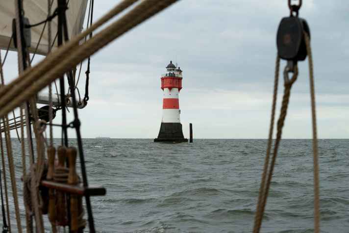 Das maritime Wahrzeichen auf eigenem Kiel zu passieren, vermittelt immer wieder ein erhabenes Gefühl.