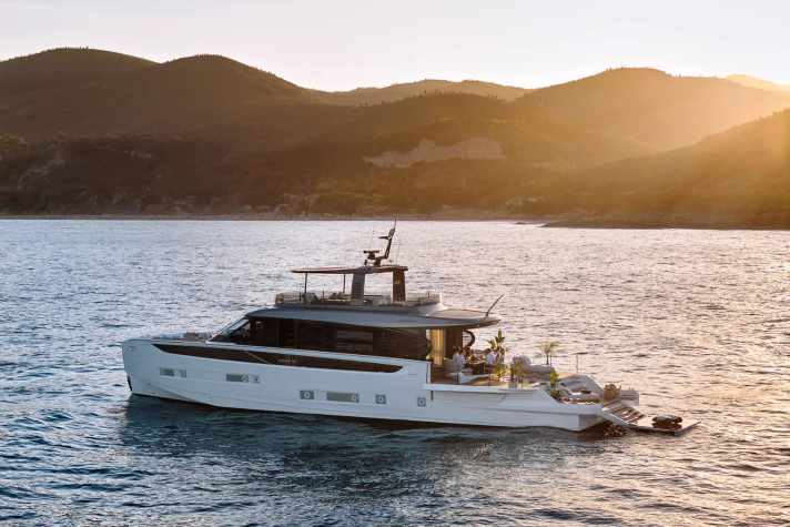 Nominiert in der Klasse über 18 Meter: Azimut Seadeck 9.