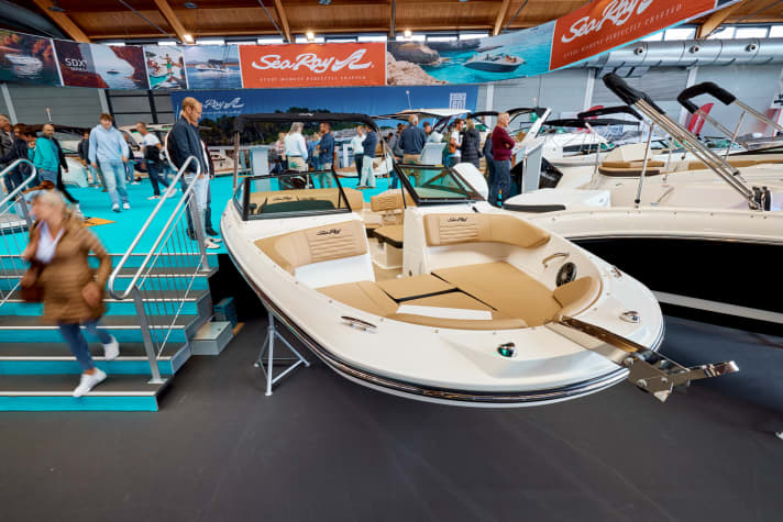 Reges Treiben an den Booten bei der Interboot 2022. Ab 2024 soll die Messe in Friedrichshafen nicht mehr neun, sondern nur noch fünf Tage andauern