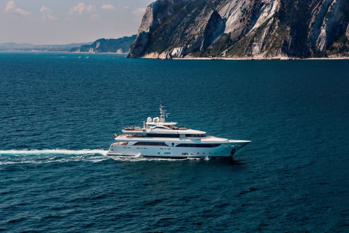 "Lady Genyr": CRN launches the eighth Navetta 43rd | 3.