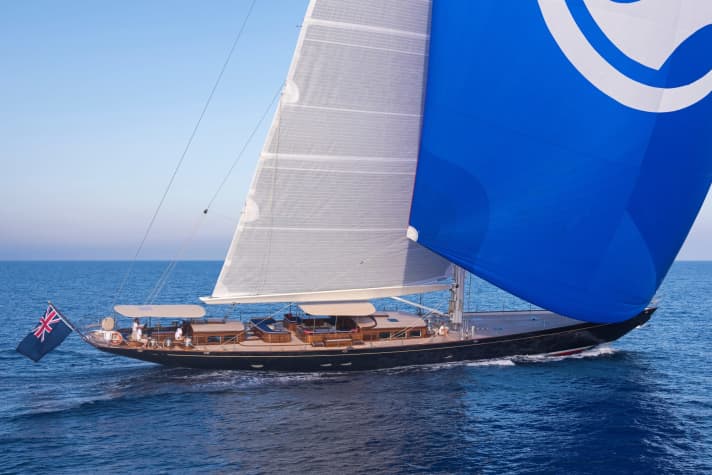 Claasen shows "Atlante". | ".