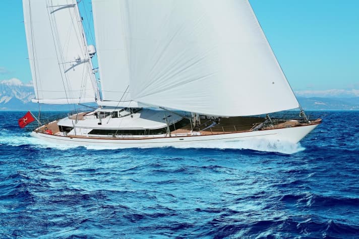 Schnelle Reise: „Rosehearty” bedeutet auch für Perini Navi eine Premiere. Die Furlerbäume fertigte die Werft zum ersten Mal selbst. | t.