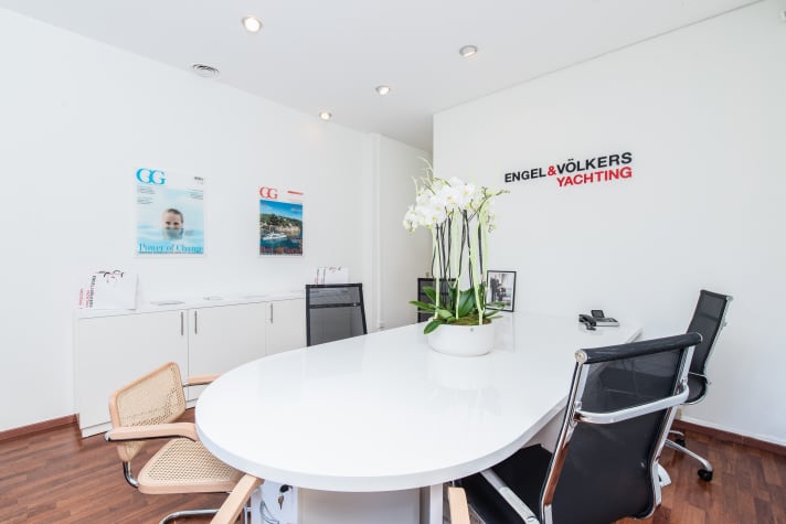 Showroom in Fonvieille. | e.