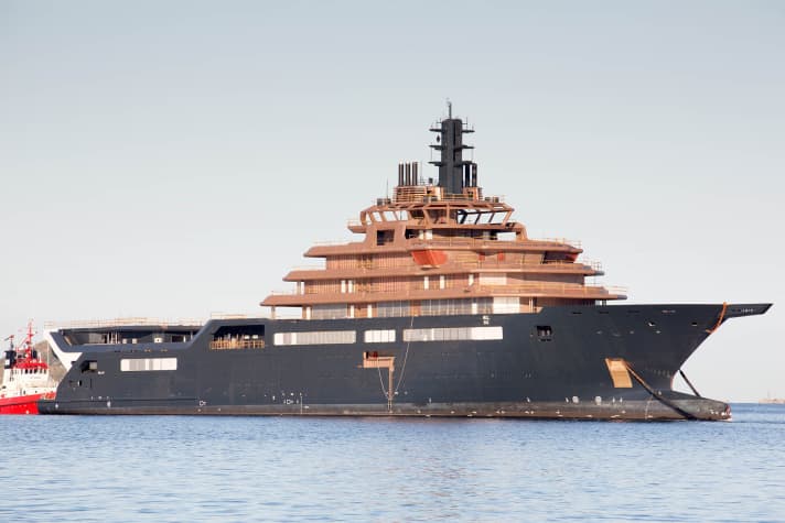 Norwegisch-rumänischer Riese: "REV" wird bei der Ablieferung im Jahr 2020 mit ihren 182,90 Meter die größte Yacht der Welt sein. | n.