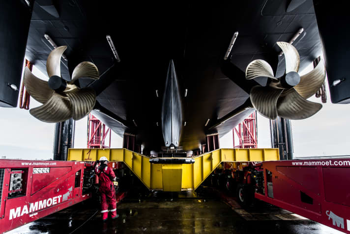 Underwater hull: The Amels 200 relies on a classic diesel drive and a hybrid on-board network. | z.