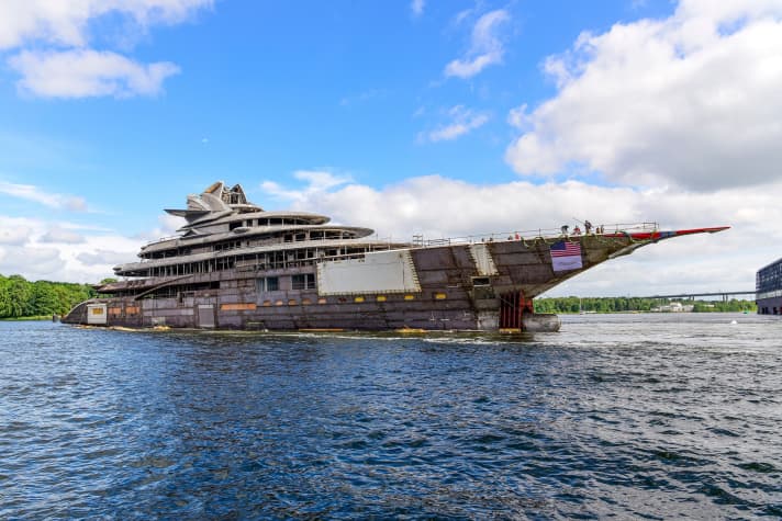 Exterior: Die klassischen Nuvolari Lenard-Linien ergänzen ein extravaganter Mast und ein filigraner Bugspriet. | t.