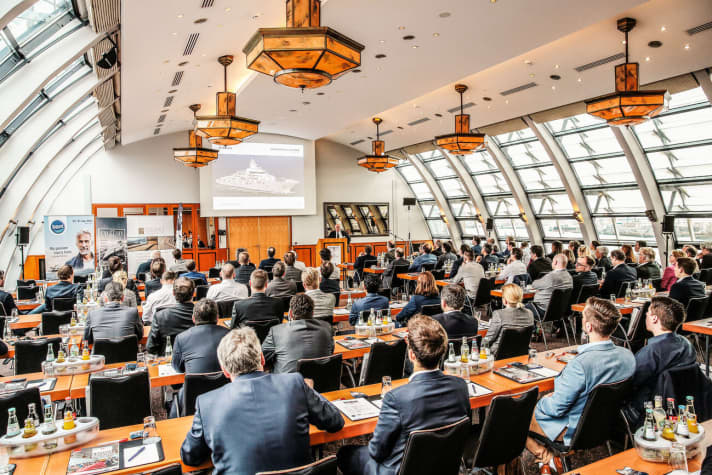 Networking-Event: Auch die 10. GSC findet im Kuppelsaal des Hotel Hafen Hamburg statt. | t.