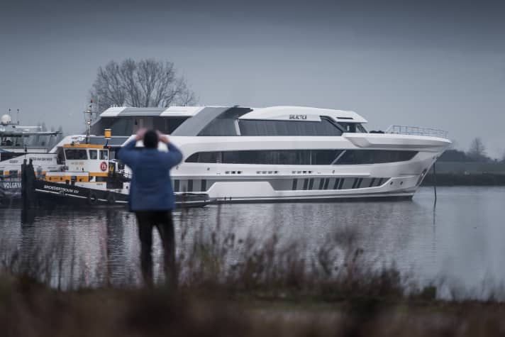 "Galactica": the 80.07 metre long Heesen flagship on its way to the North Sea, where it will be reunited with the sundeck and the four MTU gensets will undergo load tests. | t.