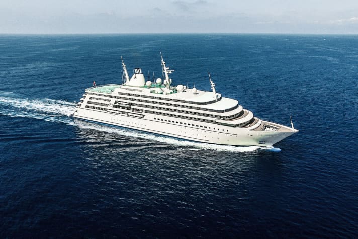 "Fulk Al Salamah": The world's third largest yacht acts as a support vessel for the 155 metre long "Al Said". Dölker + Voges designed the exterior and interior. | r.