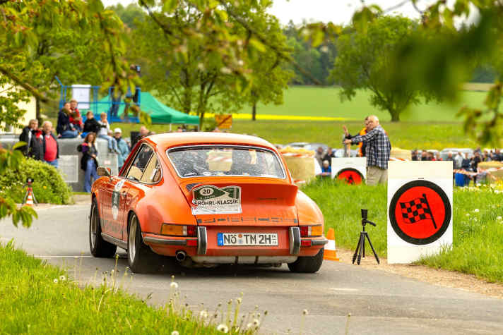 porsche fahrer/strecke-steht-02_e8a30236d9b292b51787e6e9e091aa60