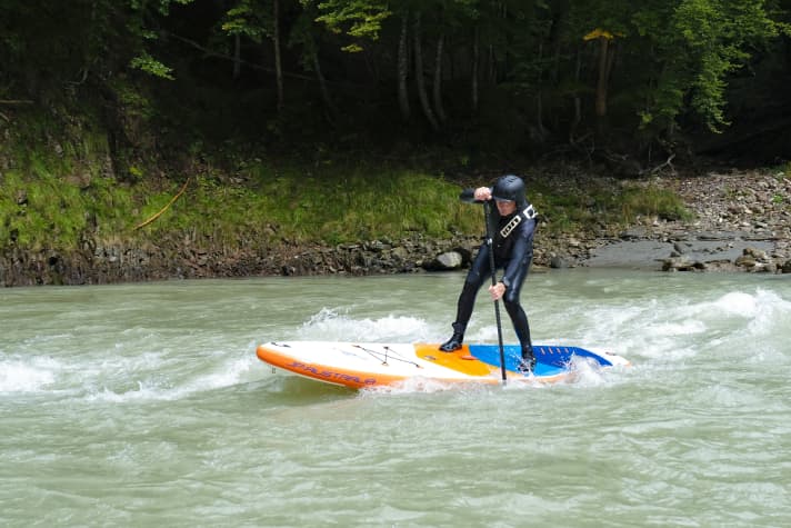 Alle drei Bauweisen (hier die “mittlere”) haben wir im Flachwasser und im Fluss gepaddelt