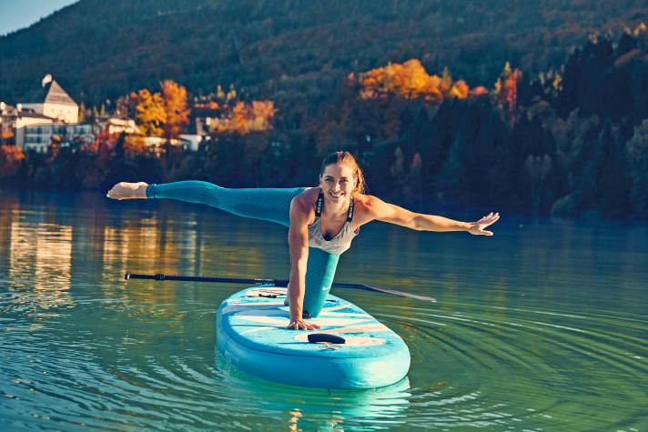 The yoga rule "come to the centre" also applies to the exercises on the board. It is definitely a good balancing exercise.