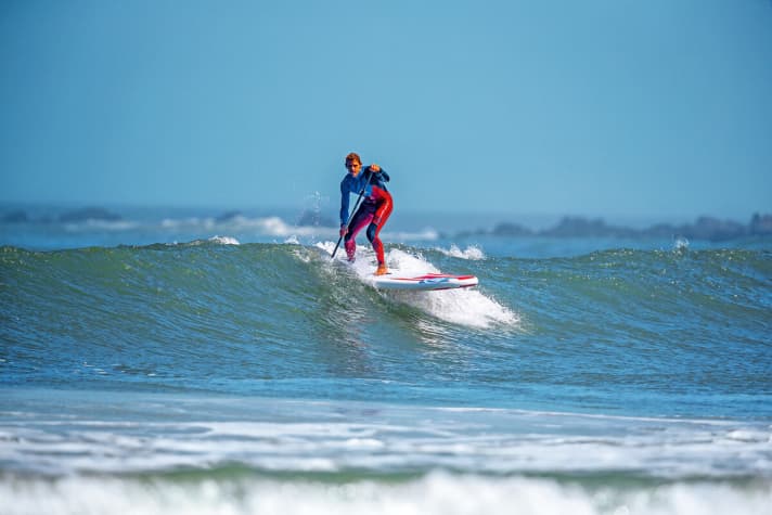 SUP riding technique Wave: catching a wave