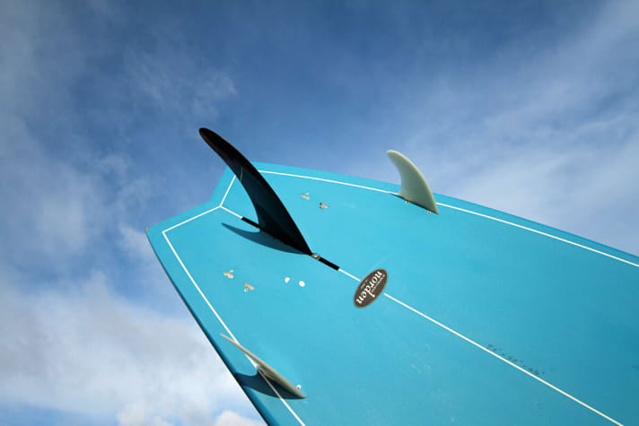 Norden Fish 9'6" Wood Sandwich 2014: Despite the large centre fin, the swallow tail turns excellently. A quad option is planned.