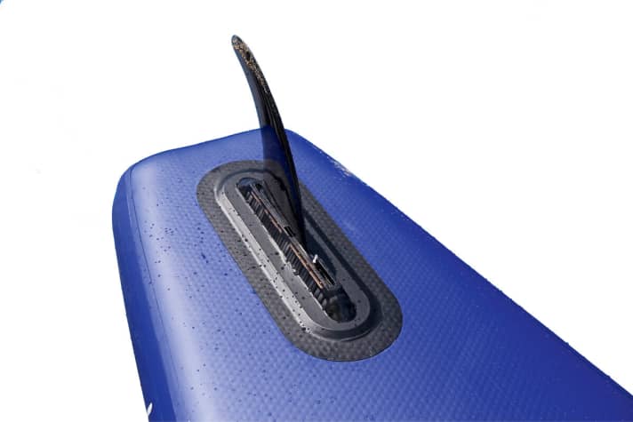 A rubber or plastic fin is supplied with the Stemax Shadow Race. We recommend the harder plastic single fin.