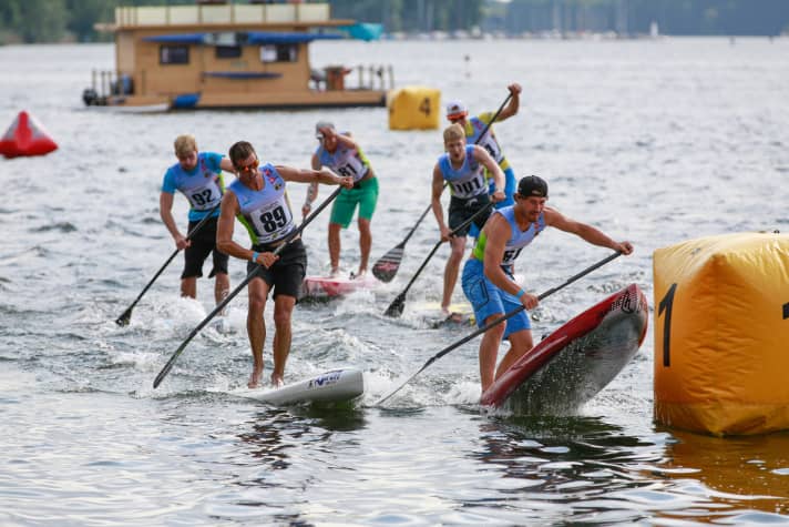 The start, rounding the buoys, is a tricky phase of the race that requires nerves of steel and balance.