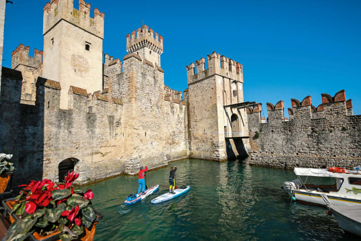 Anfang März hatte der kurze Wintereinbruch in Deutschland unseren Test nach Sirmione am südlichen Gardasee vertrieben.