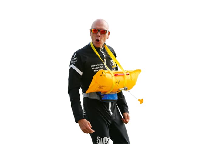 Schwimmwesten-Missionar oder könnte hier noch Überzeugungsarbeit geleistet werden? Man weiß es bei diesem Probanden nicht. Die SUP-Typen sind sich jedenfalls nicht immer einig.