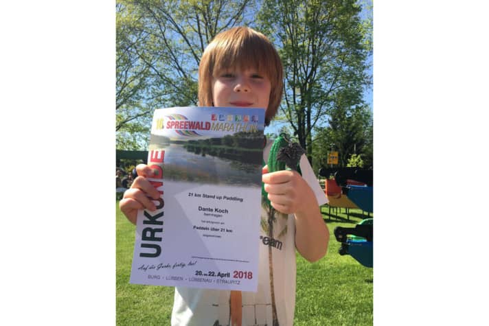 Reward after 21 kilometres for the young SUPer - certificate and medal.