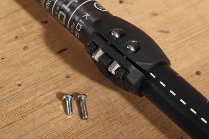 Or - different cause, same effect - the screws cannot be screwed in any further despite a little air. Before you - understandably - get out the superglue in a rage, here are two suggestions to try. In the second case, the cause is often a screw that is too long and protrudes into the mating thread at the end. This can be easily remedied by using shorter screws