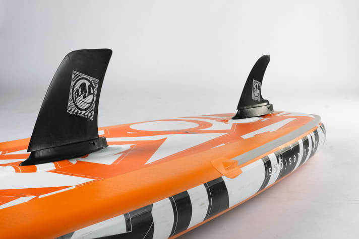 For sails or wings: You need a large centre fin in the iSUP to prevent lateral drift.