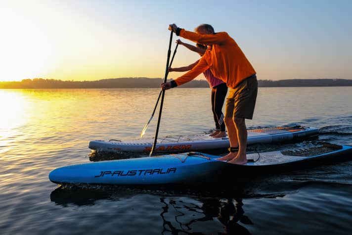 JP-Australia Allwater GT 12’6’’ x 28,5’ (vorne) und Naish Glide 14’0’’ x 30,0’’’