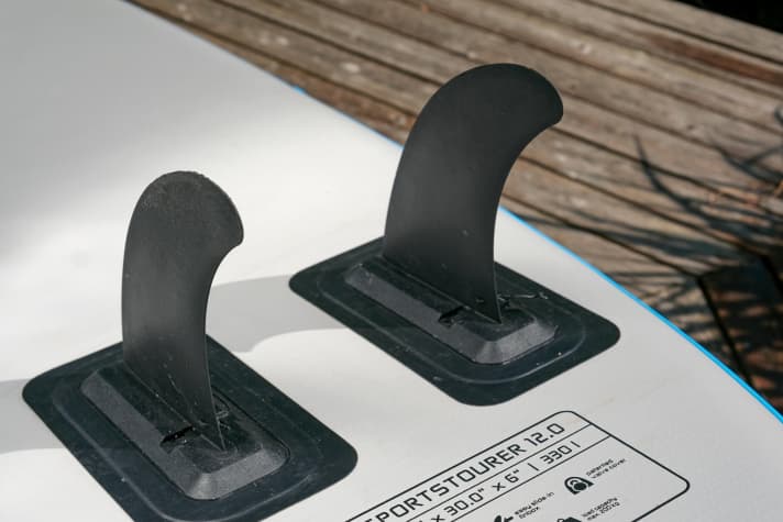 Two sliding fins can be inserted quickly.