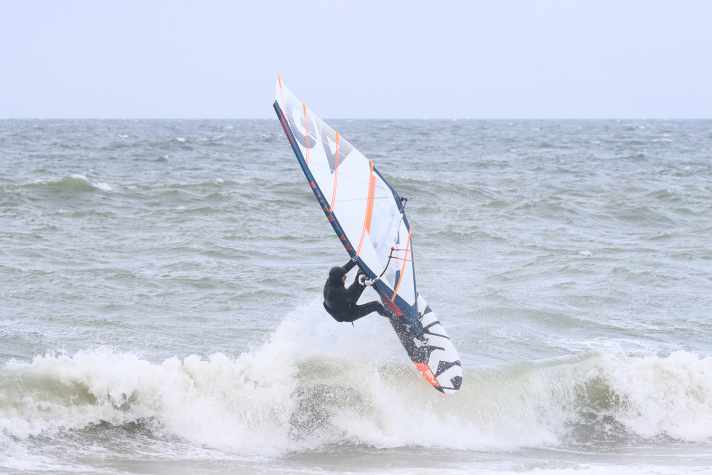 surf/05-sequenz-aerial-marius_164472b311f7d74152e2d5547f9ea3f2