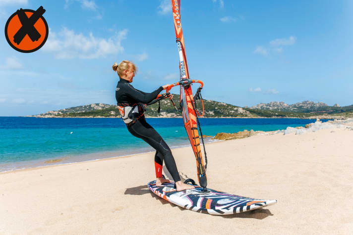 If the boom is set too low and the harness lines too short, as in the error picture, the power transmission to the board is more transverse than forward.