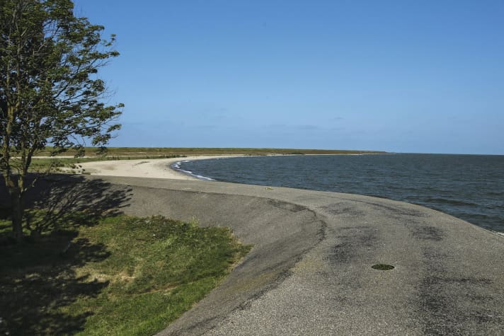 Trintelhafen: Surfspot auf dem Verbindungsdeich Lelystad–Enkhuizen.