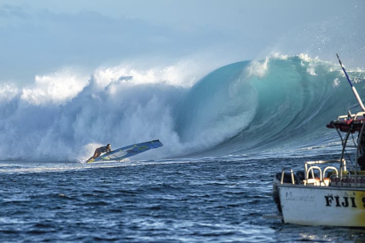 Sarah won the 2023 IWT "Fiji Surf Pro" World Cup with radical rides and a confident "no fear" attitude.