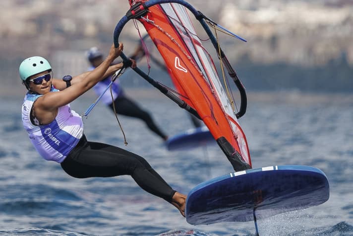 Volle Konzentration auf die Qualifikation zu den Olympischen Spielen 2024 mit den Segelwettbewerben in Marseille – Resi Steinlein hat ehrgeizige Ziele.