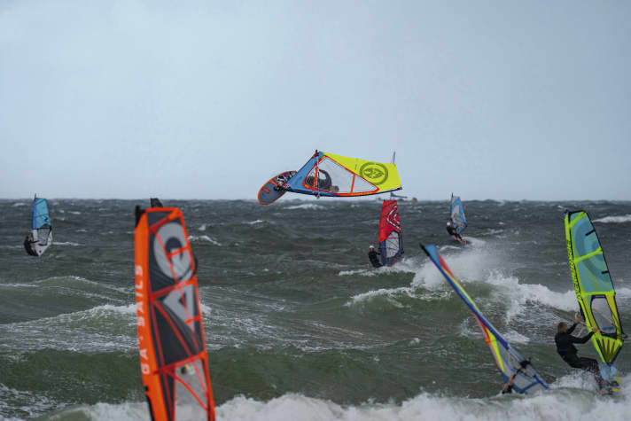 Da kam Norddeutschland im August bei Sommersturm Zacharias noch glimpflich davon, zur Freude der Windsurfer 
in Dazendorf.