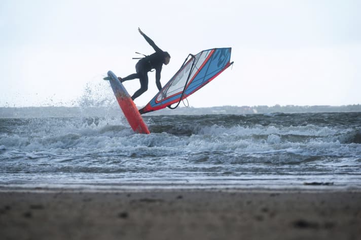 Im Sommer in Deutschland geht es mit Wind und Wärme auch mal etwas sprunghaft zu. Ben Behrendt hat dabei Spaß  auf Föhr.