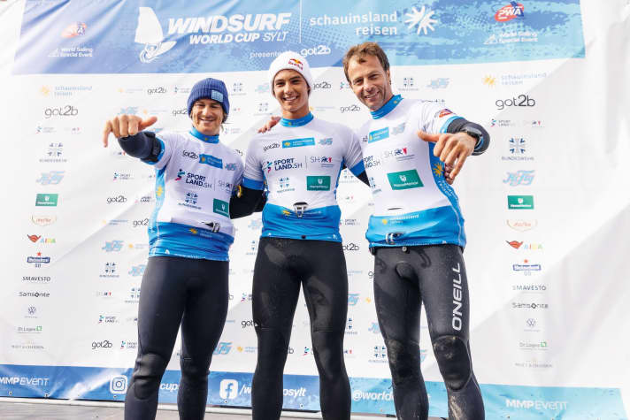 Drei Generationen auf dem Freestyle-Podium: Yentel Caers, Lennart Neubauer und Steven van Broeckhoven (v. l. n. r.).