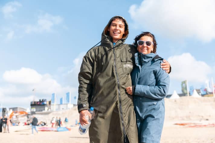 Lennart with his mum Iris, who has accompanied him to almost all competitions for years.