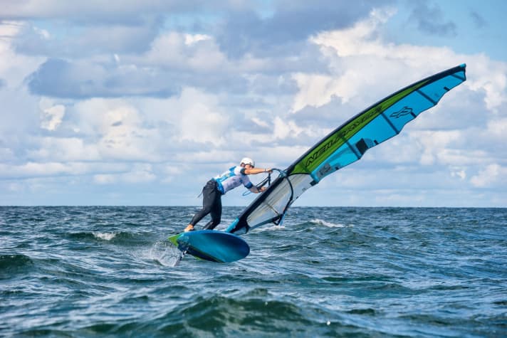 "In the top segment, everyone currently has a similar speed, so you can take advantage of the gybes." - Nico Prien