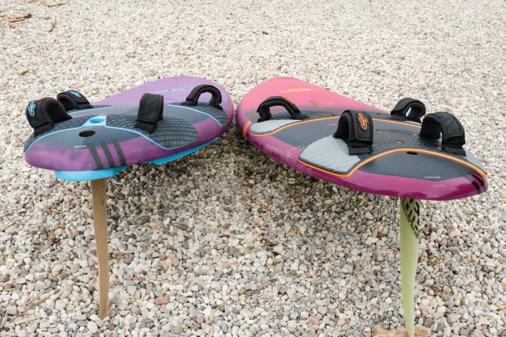 The standing position on the JP Slalom (left) is significantly higher and further out than on the flat JP Magic Ride (right).