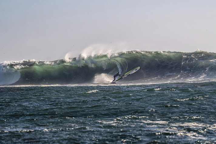In Matanzas, the waves can quickly become as high as a mast and quite hollow.