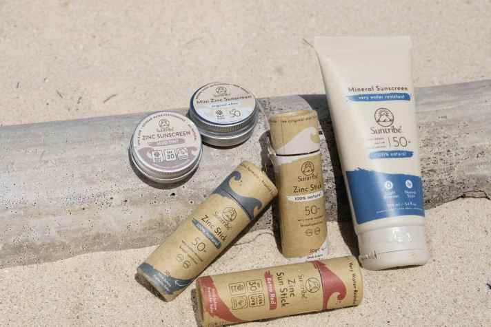 Suntribe bietet ein Sortiment an Riff-freundlichen, mineralischen Sonnenschutz-Produkten