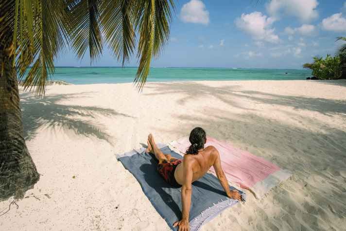 Relax and check out the spot on the Jady 19 beach towel