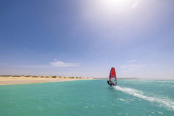 Gas geben vor demMorabeza Beach, hier schon weit unten in Richtung  der RIU-Hotels!
