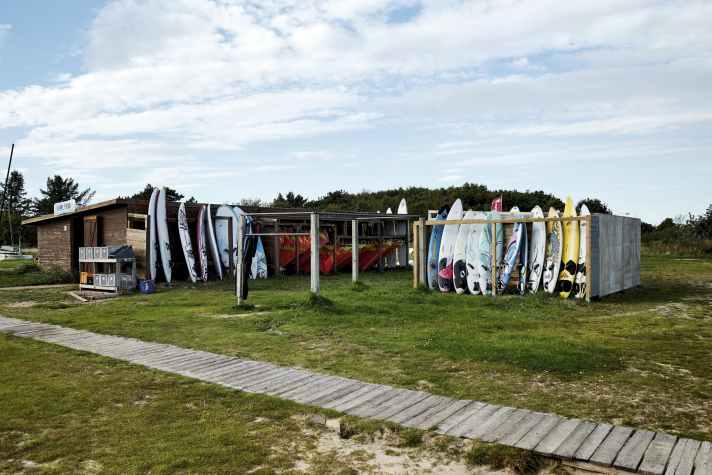 he Nieblum water sports school is a place with tradition and charm. The surfing conditions are also impressive.