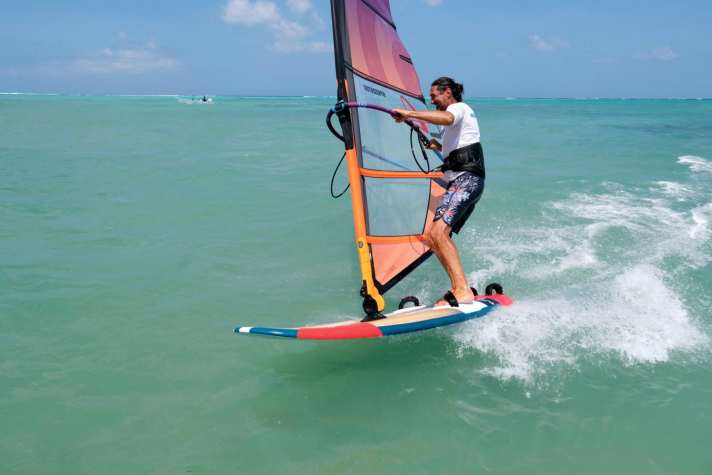 Ein stramm am Mast sitzendes Kopfstück ist für die gefühlte Steifigkeit vor allem auch bei vertikaler Belastung ähnlich wichtig wie die Holme.