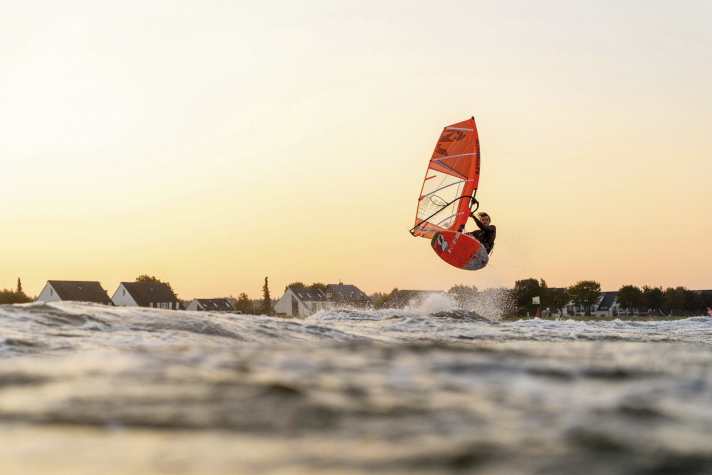 surf/100223642_e0db50c60e142941831d6f2705b1e702