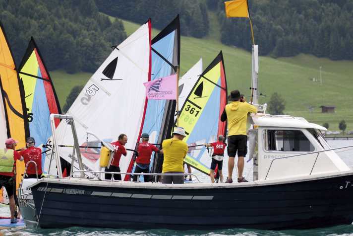 All-rounder Bratsch: Also on duty as race director on board the boat.