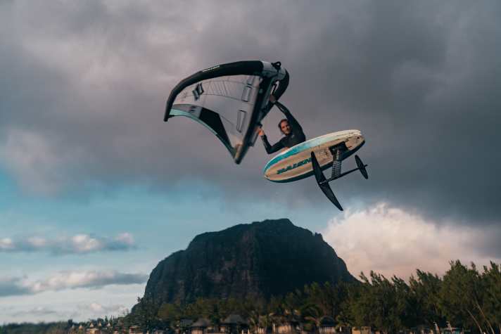 surf/2025-adx-rider-loukapitot-photographer-louisarnaud-mauritius-27_25d9ffde3f43253edba3fedb6acbef20