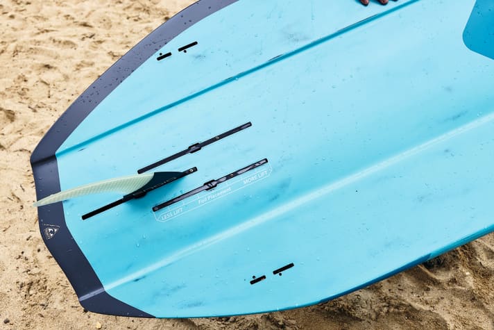 Im Heck wurden sämtliche Boxen zum Foilen, Windsurfen & SUPen verbaut